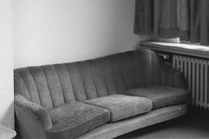 Sofa im Seminarraum C (Beringstr. 1)