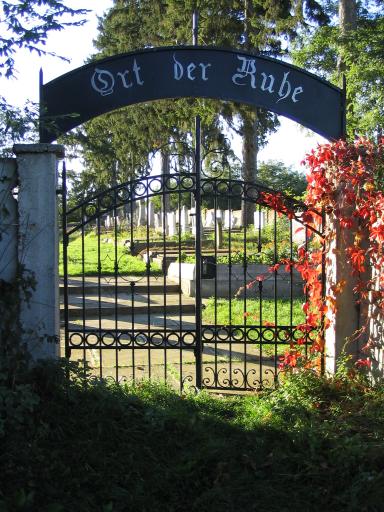 Eingang zum Friedhof