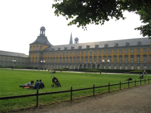 Hauptgebäude der Universität