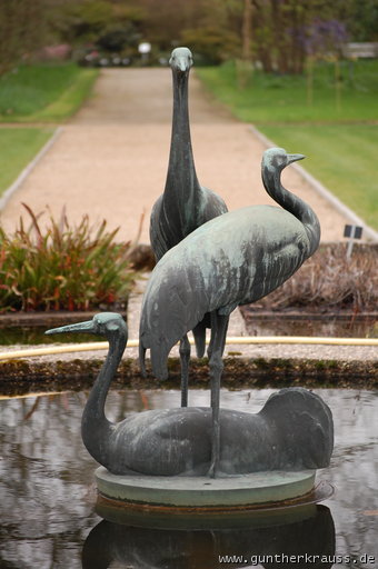 Kranichskulptur im Botanischen Garten