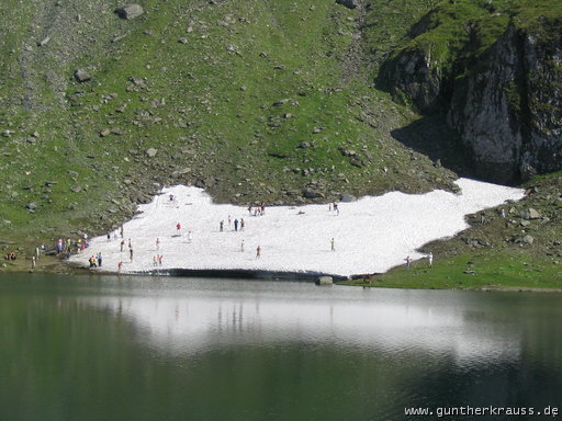 Schneefeld am Bîleasee