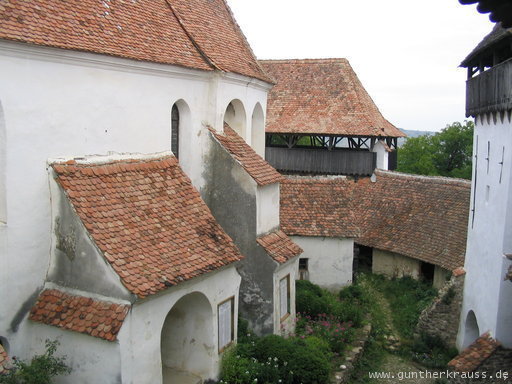 Innenhof der Kirchenburg von Deutsch-Weißkirch